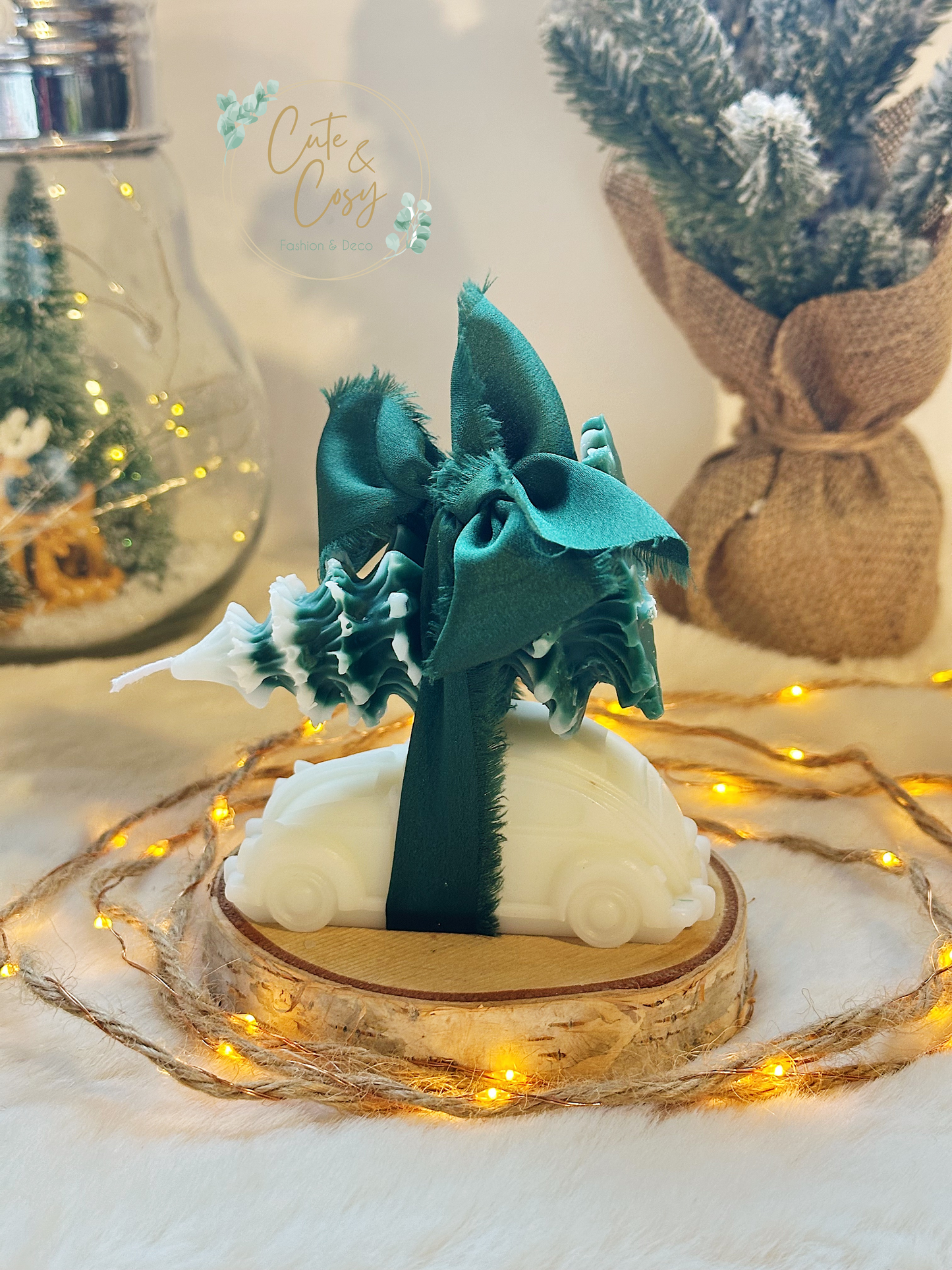 Car with Christmas tree - white