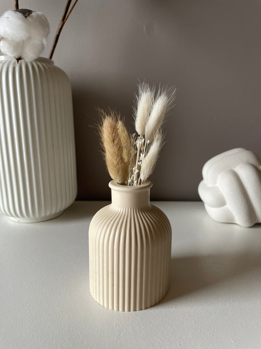 Gestreepte vaas - beige (inclusief droogbloemen