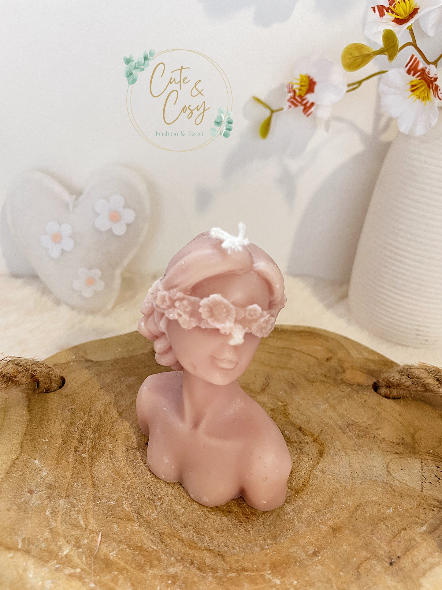 Vrouw met bloemenkrans