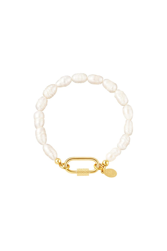 The Pearl Bracelet